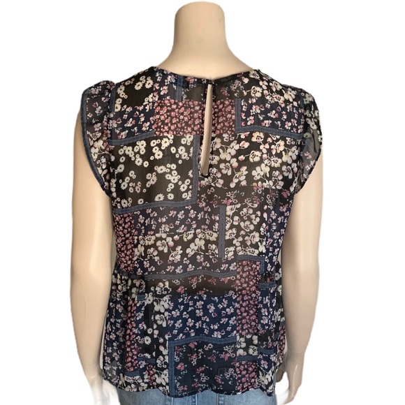 3/$30 - Reitman’s Floral Sleeveless Blouse Size M - Picture 2 of 10